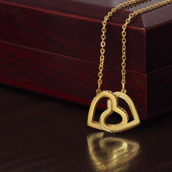 Abrazo Eterno: Un Collar de Corazones para Su Triunfo Jewelry/InterlockingHearts 