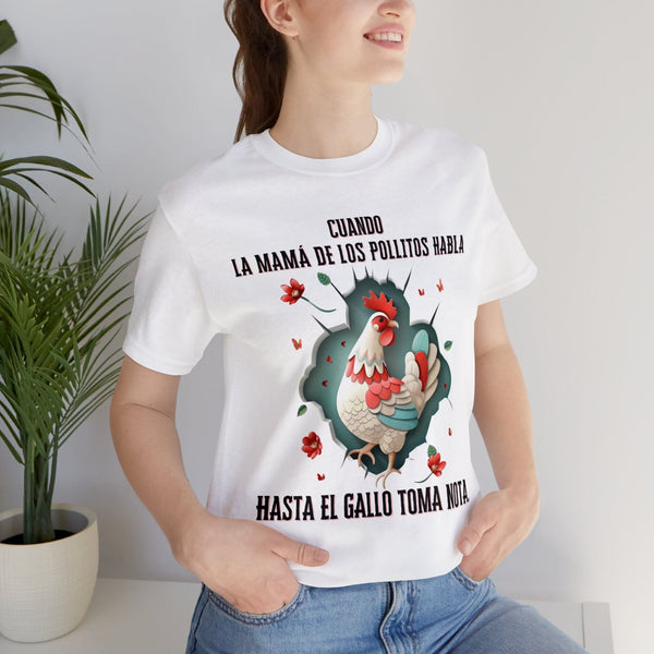 Camiseta Exclusiva 'Mamá de los Pollitos' - ¡Porque Cuando Ella Habla, Todos Escuchan! T-Shirt Printify White S 