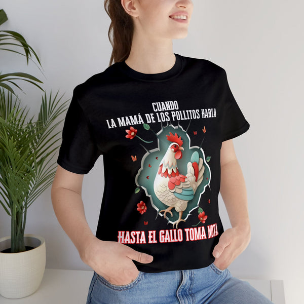 Camiseta Exclusiva 'Mamá de los Pollitos' - ¡Porque Cuando Ella Habla, Todos Escuchan! T-Shirt Printify Black S 