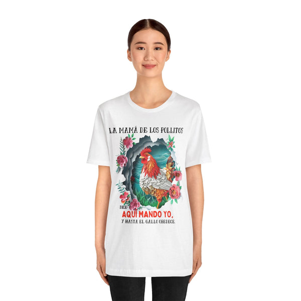 Camiseta 'La Mamá de los Pollitos' – El Regalo Perfecto que Resalta el Poder y Amor de Mamá T-Shirt Printify 