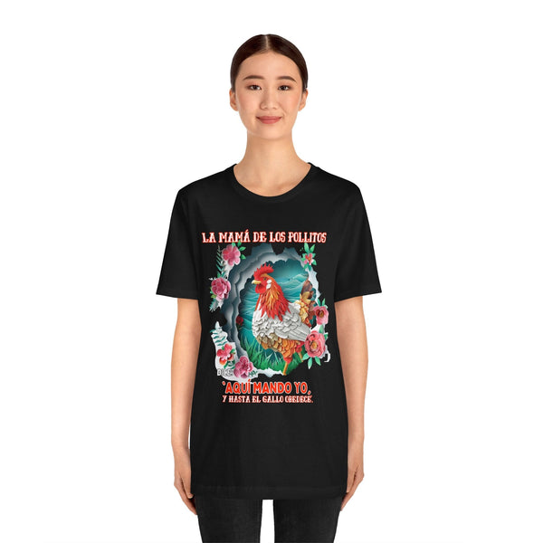 Camiseta 'La Mamá de los Pollitos' – El Regalo Perfecto que Resalta el Poder y Amor de Mamá T-Shirt Printify 