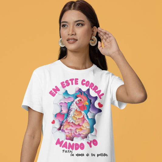 Camiseta 'Mamá de los Pollitos': El Poder y el Amor en Una Sola Voz T-Shirt 