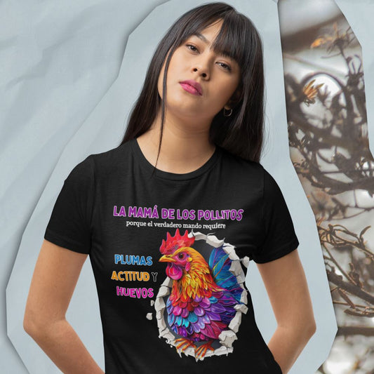 Camiseta 'Mamá de los Pollitos' – Liderazgo con Plumas, Actitud y Coraje T-Shirt Black S 