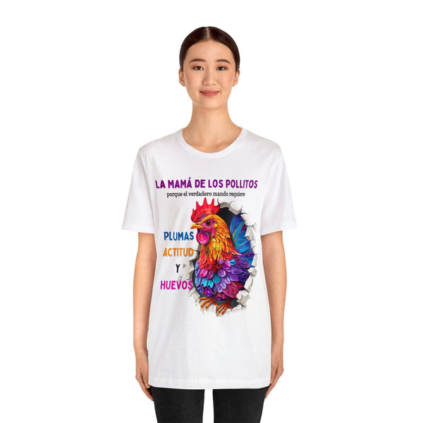 Camiseta 'Mamá de los Pollitos' – Liderazgo con Plumas, Actitud y Coraje T-Shirt Printify 
