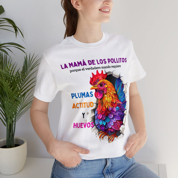 Camiseta 'Mamá de los Pollitos' – Liderazgo con Plumas, Actitud y Coraje T-Shirt Printify 