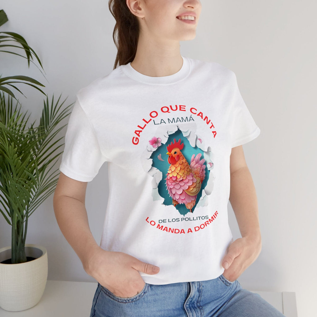 Camiseta Única 'Gallo que Canta' - El Poder de Mamá en un Diseño Exclusivo T-Shirt Printify 