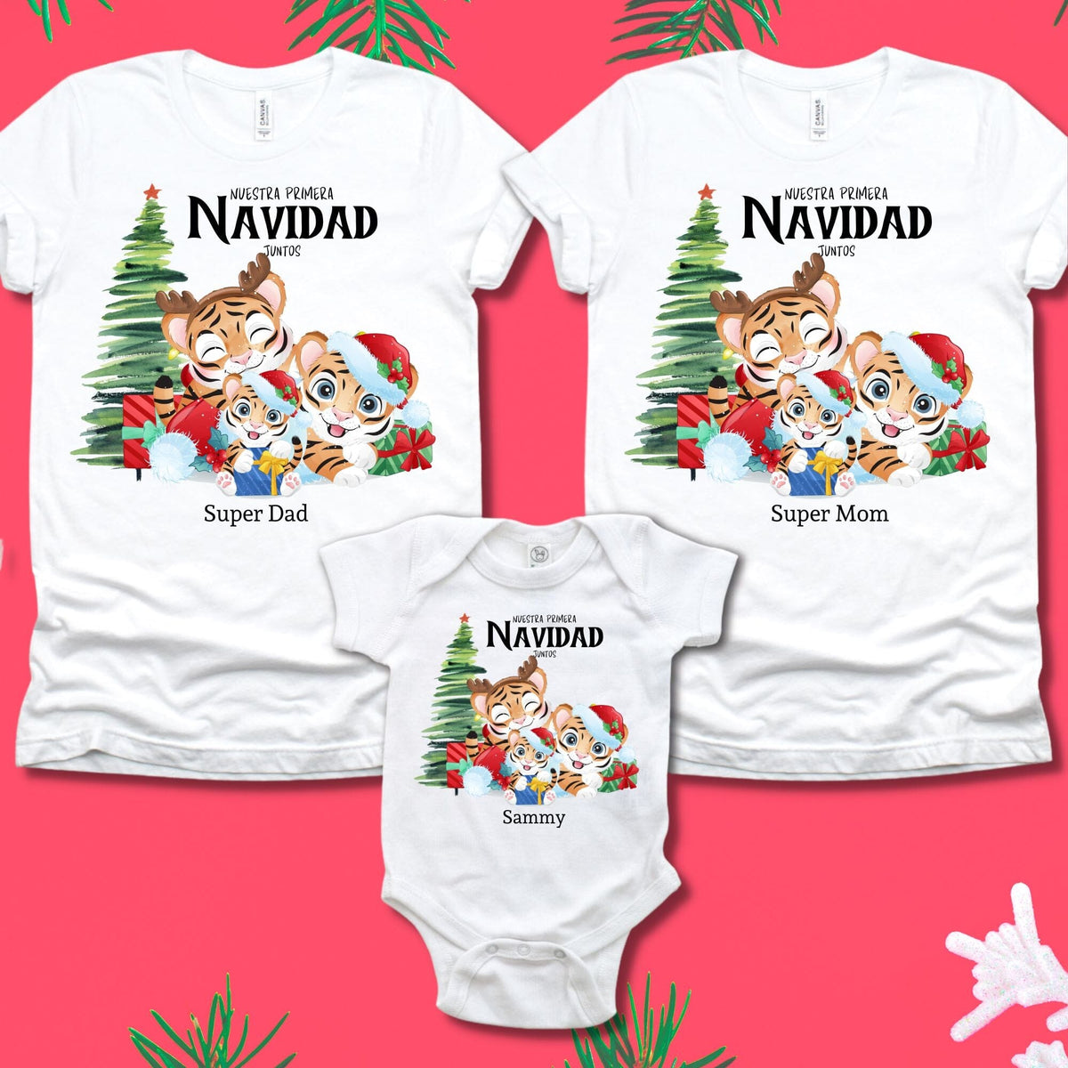 ¡Celebra 'Nuestra Primera Navidad Juntos' con este Set Personalizado para Toda la Familia! Set 2 adultos y un bebé Tshirt 