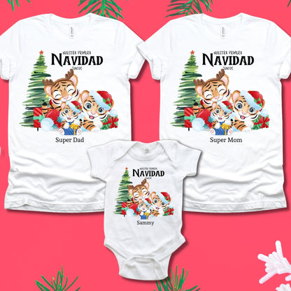 ¡Celebra 'Nuestra Primera Navidad Juntos' con este Set Personalizado para Toda la Familia! Set 2 adultos y un bebé Tshirt 