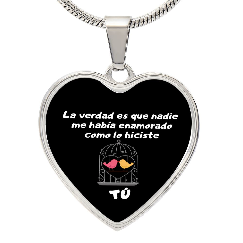 Collar forma corazón: La verdad es que nadie me había enamorado como lo  hiciste tú! - Fondo negro