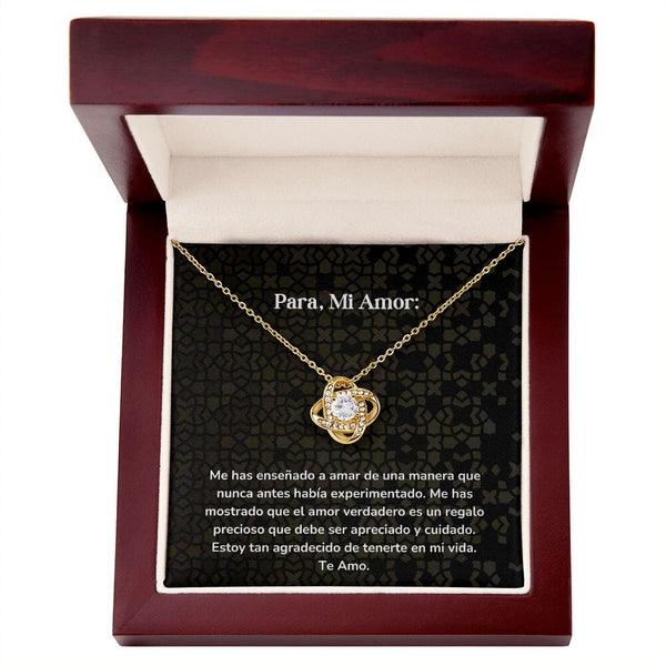 Collar Nudo de Amor - Me has enseñado a amar Jewelry ShineOn Fulfillment Acabado en Oro Amarillo de 18 quilates. Cajita de Lujo Madera con Luz Led 