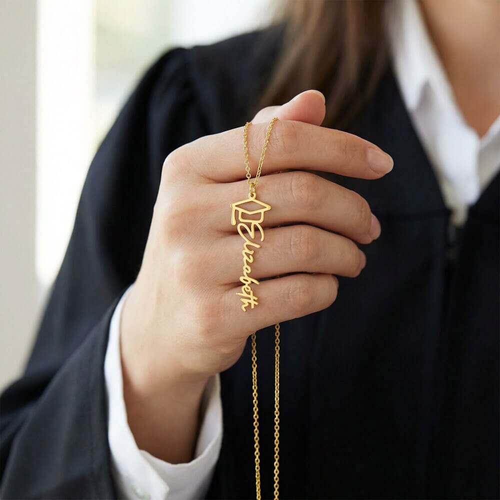 Collar Personalizado de Graduación con Nombre – Regalo Emotivo para Graduada | Joyería con Birrete | Recuerdo de Logro y Nuevos Comienzos Jewelry 