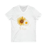 Daisy Delight: Exclusiva Camiseta 'Be Happy' - Solo en Nuestra Web V-neck Printify S White 