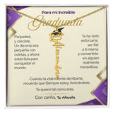 El Regalo que Guarda un Momento Inolvidable - Collar de Graduación para Ella (nieta, hija, hermana, sobrina...) Jewelry/NameNecklace Acabado en Oro Amarillo de 18 quilates Caja de Regalo incluida 