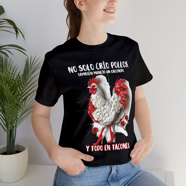 Gallinero en Tacones: La Camiseta de Supermamá - Disponible en Blanco y Negro T-Shirt Printify 