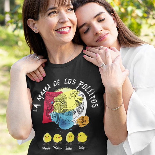 La Mamá de los Pollitos 2021 - Camiseta Personalizada Unisex Customily T-Shirt 