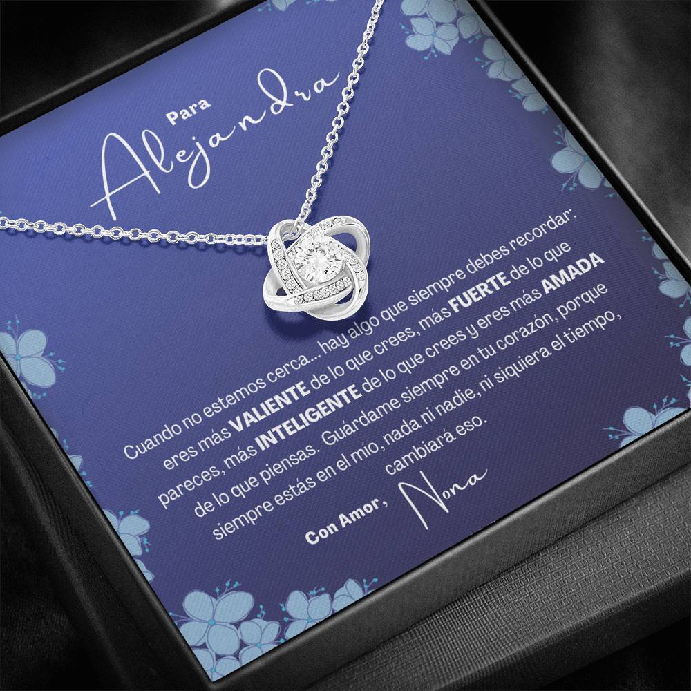 Regalo Ideal para Una Mujer Fuerte, Valiente, Inteligente y Amada ( Hija, Nieta, Amiga. Collar Nudo Amor. Personalizada Jewelry/LoveKnot 