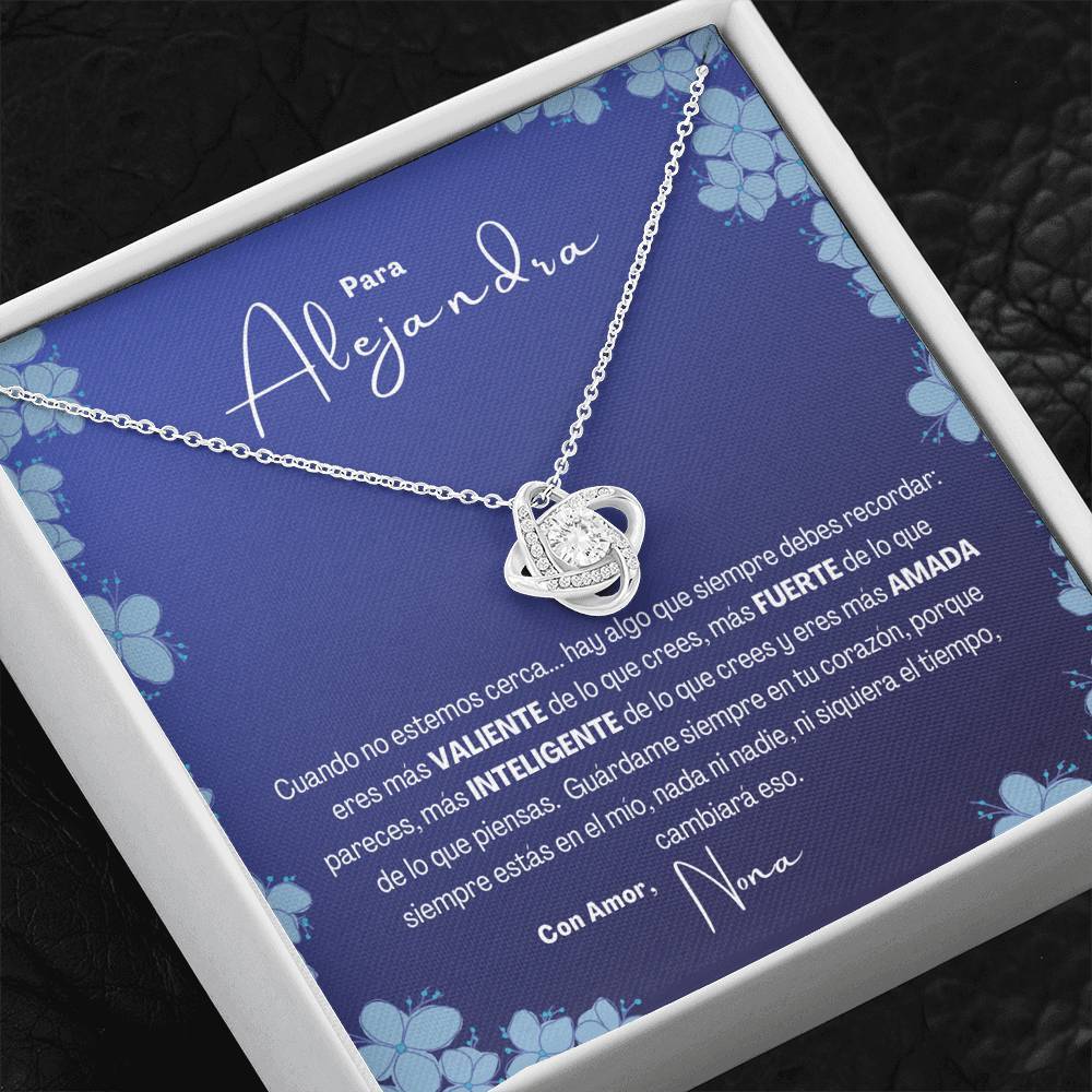 Regalo Ideal para Una Mujer Fuerte, Valiente, Inteligente y Amada ( Hija, Nieta, Amiga. Collar Nudo Amor. Personalizada Jewelry/LoveKnot 