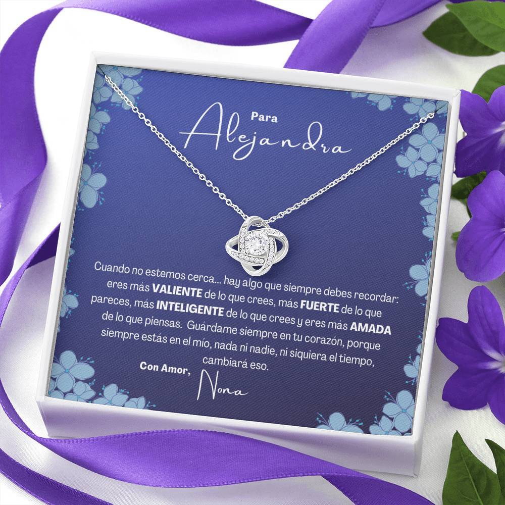 Regalo Ideal para Una Mujer Fuerte, Valiente, Inteligente y Amada ( Hija, Nieta, Amiga. Collar Nudo Amor. Personalizada Jewelry/LoveKnot 