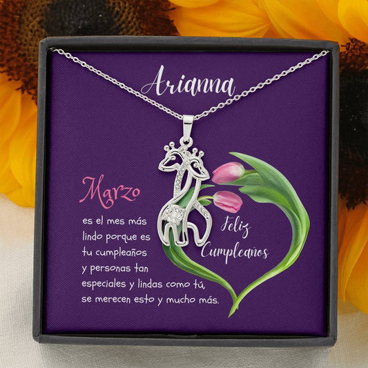 Regalo para cumpleaños - Collar 2 Jirafas. Personaliza la tarjeta con el nombre del mes y pon el nombre de la cumpleañera ten seguro que le encantará. Jewelry 