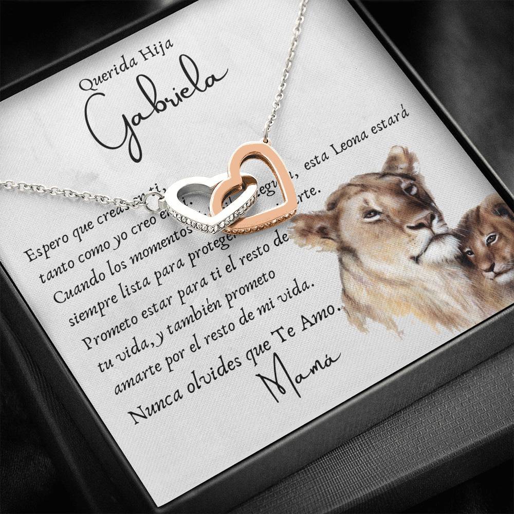 Regalo para Hija, de una mamá Leona. Collar 2 corazones entrelazados. Personalízalo con los nombres. Jewelry/InterlockingHearts Interlocking Heart Necklace 