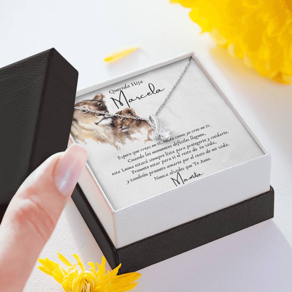 Regalo para Hija, de una mamá Leona. Collar lazo con piedra. Personalízalo con los nombres. Jewelry 