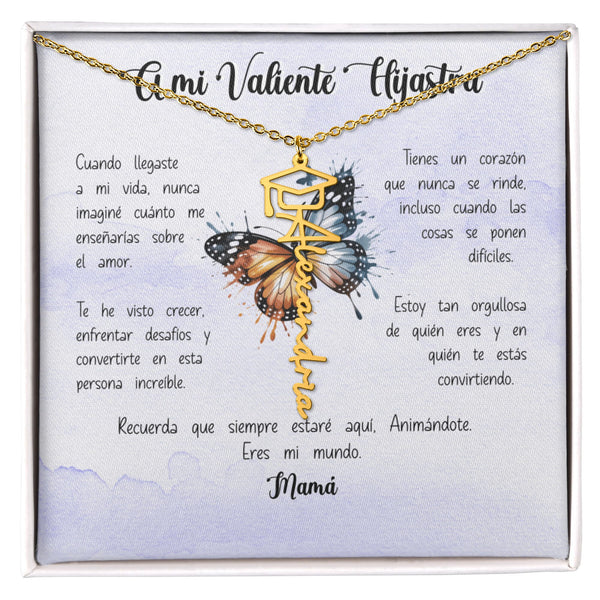 Regalo Sentimental para una Hija del corazón - Collar personalizado con nombre y birrete de Graduación para Hijastra Jewelry/NameNecklace <p>Acabado en Oro Amarillo de 18 quilates</p> Caja de Regalo estándar incluida 