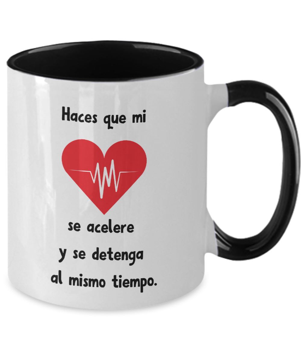 Taza 2 colores con mensaje de amor: Haces que mi corazón se acelere Y sé detenga al mismo tiempo. Coffee Mug Regalos.Gifts 