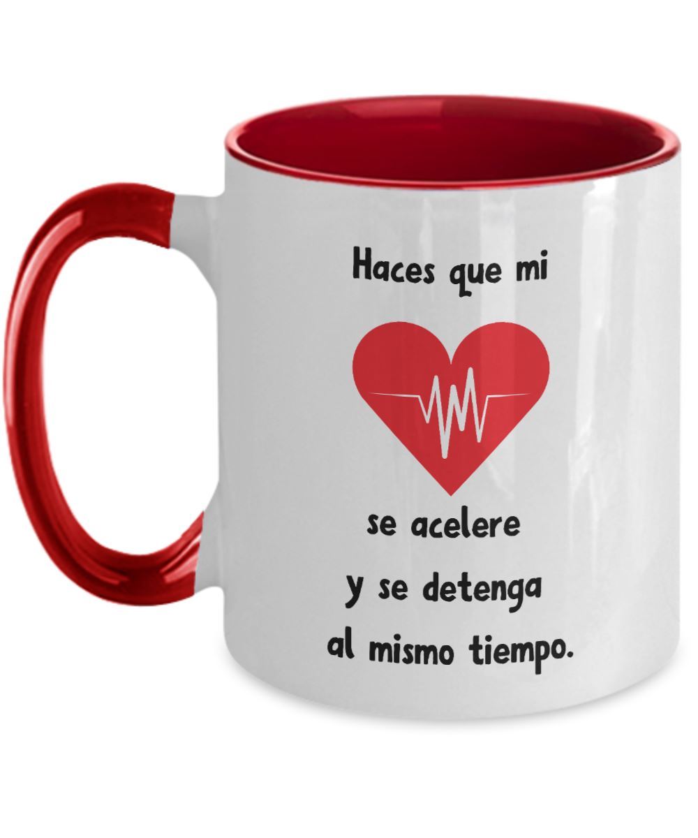 Taza 2 colores con mensaje de amor: Haces que mi corazón se acelere Y sé detenga al mismo tiempo. Coffee Mug Regalos.Gifts Two Tone 11oz Mug Red 