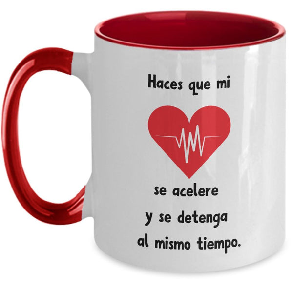 Taza 2 colores con mensaje de amor: Haces que mi corazón se acelere Y sé detenga al mismo tiempo. Coffee Mug Regalos.Gifts Two Tone 11oz Mug Red 