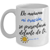 Taza de café con mensaje cristiano: De mañana mi oración, se presentará delante de ti. Coffee Mug Regalos.Gifts 
