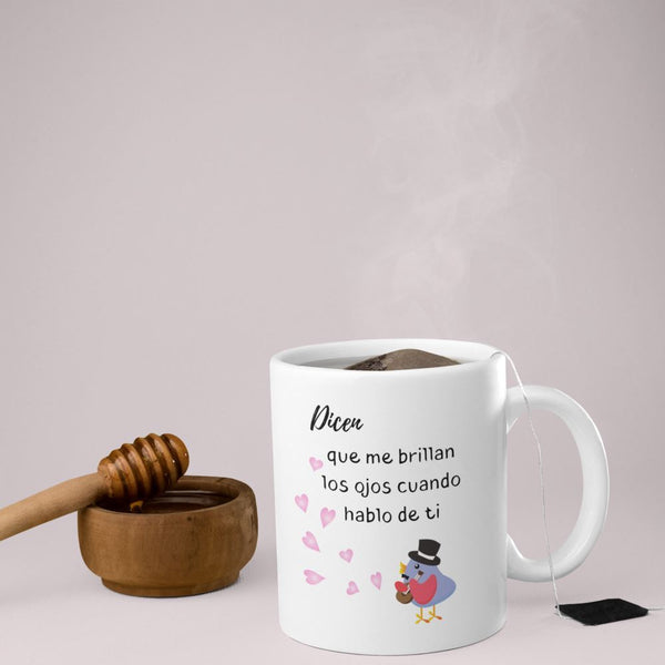 Taza de café con mensaje de amor: Dicen… que me brillan los ojos cuando hablo de ti! Coffee Mug Regalos.Gifts 