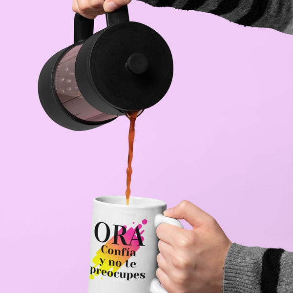 Taza de Café: Ora, confía y no te preocupes (con letras negro fondo colores) Coffee Mug Regalos.Gifts 