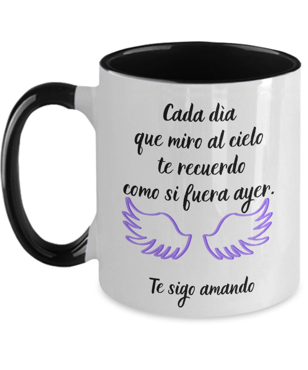 Taza dos Tonos para Mamá: Cada día que miro al cielo te recuerdo… Coffee Mug Regalos.Gifts Two Tone 11oz Mug Black 