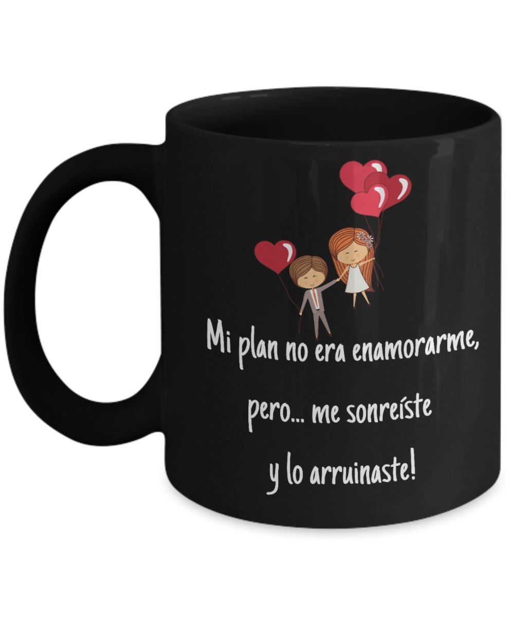 Taza Negra con mensaje de amor: Mi plan no era enamorarme pero… me sonreíste y lo arruinaste! Coffee Mug Regalos.Gifts 