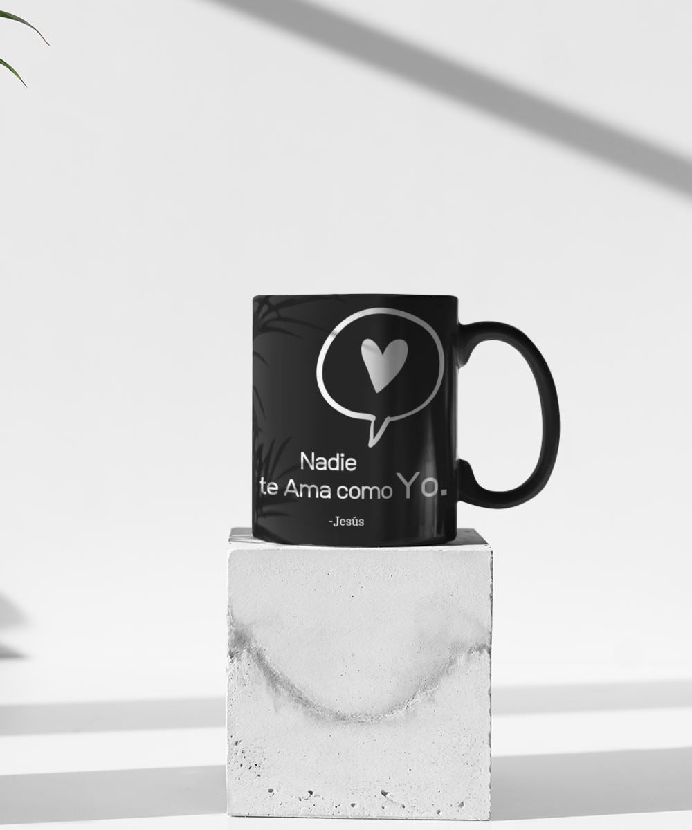 Taza Negra de Café con mensaje cristiano: Nadie te Ama como Yo. Regalo ideal. Coffee Mug Regalos.Gifts 