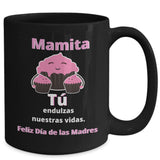 Taza Negra para Mamá: Mamita, Tú endulzas nuestras vidas. Coffee Mug Regalos.Gifts 15oz Mug Black 