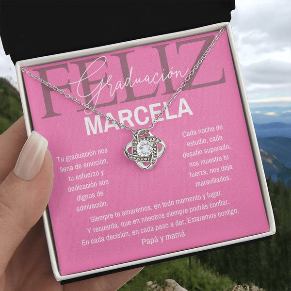 Un Lazo Eterno: Tu Orgullo y Amor, Plasmados en un Nudo de Amor para Celebrar su Graduación Jewelry/LoveKnot Acabado en oro blanco de 14 k Standard Box 