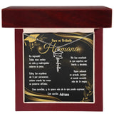 Un Regalo que Celebra el Orgullo y el Amor por tu Hermana – Collar de Graduación personalizado con birrete Jewelry Acero inoxidable pulido Caja de Lujo de Madera Mahogany con luz LED 