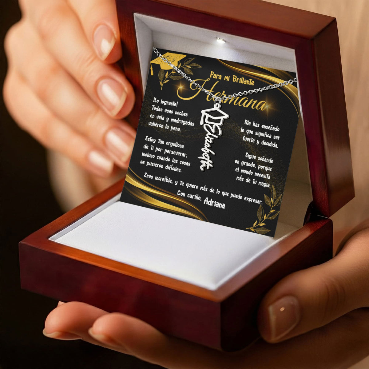 Un Regalo que Celebra el Orgullo y el Amor por tu Hermana – Collar de Graduación personalizado con birrete Jewelry 